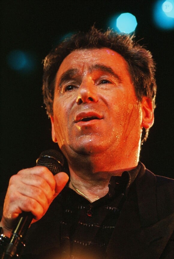 Claude Nougaro est mort le 4 mars 2004, à Paris, à l'âge de 74 ans.
Claude Nougaro en concert.
