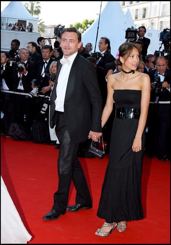 Pour rappel, elle a autrefois partagé la vie de Jean-Paul Rouve.
Jean-Paul Rouve et Bénédicte Martin - Montée des marches pour le film Volver, 59ème Festival International du film de Cannes.