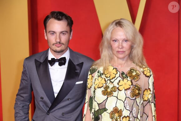 Brandon Thomas Lee et Pamela Anderson à la soirée des Oscars organisée par le magazine Vanity Fair.