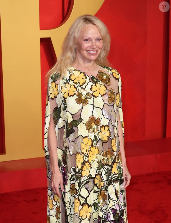 Pamela Anderson s'est aussi fait remarquer sur le tapis rouge ce jour-là
Pamela Anderson à la soirée des Oscars organisée par le magazine Vanity Fair.
