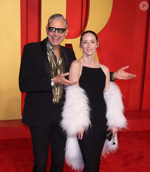 Emilie Livingston et Jeff Goldblum à la soirée des Oscars organisée par le magazine Vanity Fair.