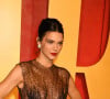 Le mannequin a fait crépiter les flashs des photographes grâce à sa tenue
Kendall Jenner à la soirée des Oscars organisée par le magazine Vanity Fair.