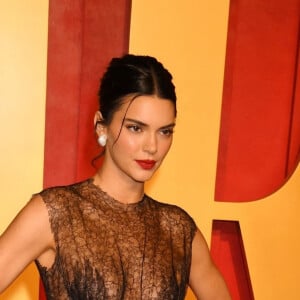 Le mannequin a fait crépiter les flashs des photographes grâce à sa tenue
Kendall Jenner à la soirée des Oscars organisée par le magazine Vanity Fair.