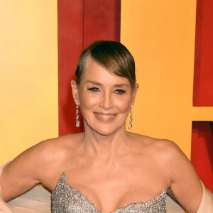 Sharon Stone à la soirée des Oscars organisée par le magazine Vanity Fair.