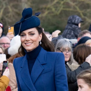 Un cliché qui ne respire d'ailleurs pas le bonheur entre les amoureux... Rien d'étonnant étant donné le contexte de crise qu'ils traversent. 
Catherine (Kate) Middleton, princesse de Galles, la princesse Charlotte de Galles - Les membres de la famille royale britannique lors de la messe du matin de Noël en l'église St-Mary Magdalene à Sandringham, le 25 décembre 2023.