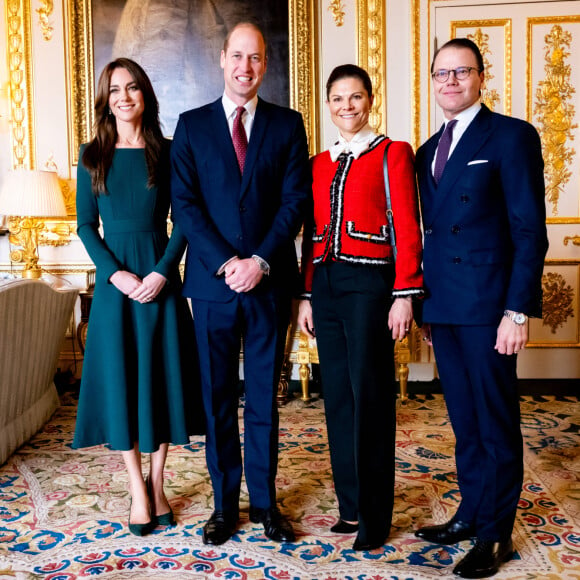 La princesse Victoria et le prince Daniel de Suède reçus par Le prince William, prince de Galles, et Catherine (Kate) Middleton, princesse de Galles, au château de Windsor, le 30 novembre 2023. 