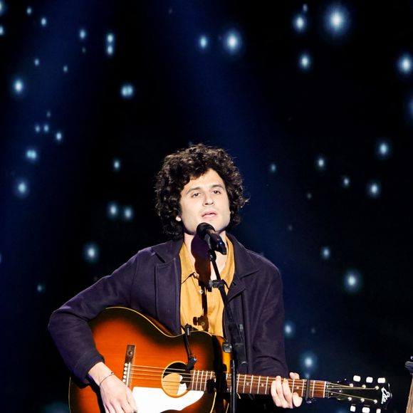 Vous l'ignoriez peut-être, mais Pierre Niney a fait ses premières armes, plus jeune, auprès d'Adrien Gallo, leader du groupe BB Brunes.
Exclusif - Adrien Gallo - Enregistrement de l'émission "La boîte à secrets 11". Le 4 octobre 2021. © Rubens Hazon / Bestimage