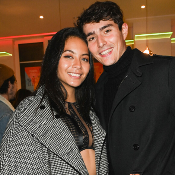 Pour rappel, leur relation a débuté en 2020.
Exclusif - Vaimalama Chaves (Miss France 2019) et son compagnon, Nicolas Fleury - People à la générale du spectacle des Coquettes "Merci Francis" à l'Alhambra à Paris le 17 novembre 2021. © Coadic Guirec/Bestimage 