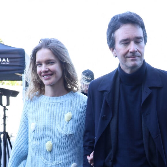 Natalia Vodianova et son mari Antoine Arnault - Arrivées au défilé Stella McCartney mode femme automne / hiver 2024-2025 au Parc André Citroën lors de la Fashion Week de Paris (PFW), à Paris, France, le 4 mars 2024. © Denis Guignebourg/Bestimage 