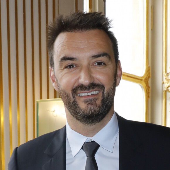 Depuis plusieurs années, le chef étoilé est en couple avec Déborah
Cyril Lignac - Cérémonie de remise des insignes de Commandeur dans l'Ordre des Arts et des Lettres à Pierre Hermé et de Chevalier dans l'Ordre des Arts et des Lettres à David Sinapian au Ministère de la Culture à Paris, le 23 septembre 2019. © Marc Ausset-Lacroix/Bestimage 