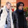 Carlos Leon et sa girlfriend s'offrent une pause déjeuner, mardi 16 mars, au Cafe Gitane, à New York.