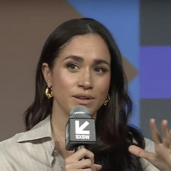 Heureusement, il a été empêché et s'est concentré sur la conférence de sa femme. 
Meghan Markle, Duchesse de Sussex, parle du soutien du Prince Harry, SXSW 2024
