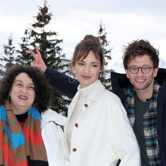 Noémie Lvovsky, Louise Bourgoin, Xavier Lacaille - Photocall du film "Bis Repetita" dans le cadre du 27ème Festival International du Film de Comédie de l'Alpe d'Huez le 16 janvier 2024. © Dominique Jacovides/Bestimage