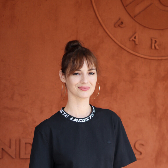 Louise Bourgoin - Célébrités au Village lors des Internationaux de France de tennis de Roland Garros 2023 à Paris le 10 juin 2023. © Jacovides-Moreau/Bestimage 