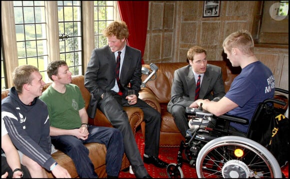 Le prince Harry et le prince William visitent le centre de réhabilitation Headley Court.