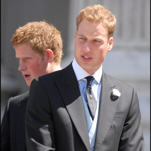 Il est extrêmement probable que le prince William et son frère le prince Harry soient invités.
Le prince William et le prince Harry à la sortie de la cathédrale Saint Paul - 80e anniversaire de la reine d'Angleterre.