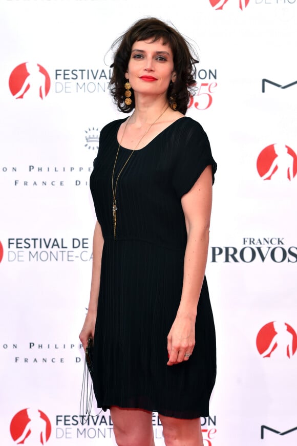 Ce que cette dernière réfute.
Hélène Seuzaret - Photocall de la soirée d'ouverture du 55ème festival de télévision de Monte-Carlo à Monaco. Le 13 juin 2015 