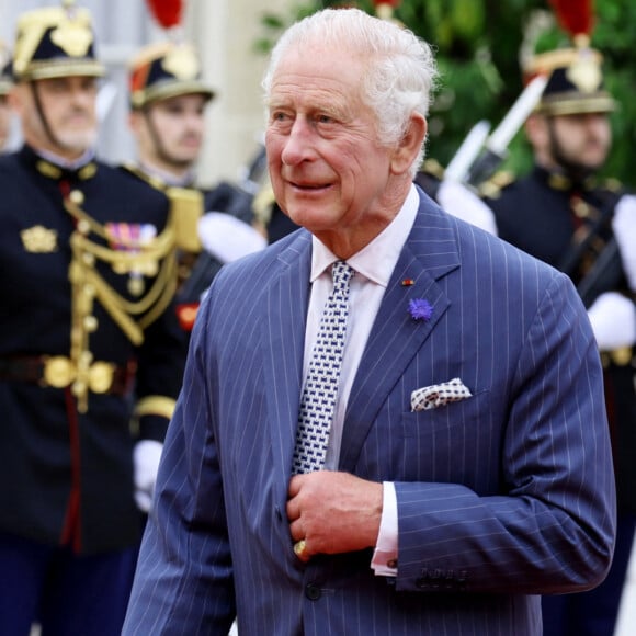 Impossible donc de ne pas réagir à l'annonce de la princesse de Galles, que la vie a rapprochée encore un peu plus de lui 
Le roi Charles III d'Angleterre - Le roi et la reine d'Angleterre reçus au palais de l'Elysée à Paris par E.Macron et sa femme, à l'occasion de leur visite officielle de 3 jours en France. Le 20 septembre 2023 © Moreau-Jacovides / Bestimage 