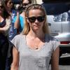 Reese Witherspoon, ce mardi 16 mars, se rendant dans un centre commercial de Brentwood (Californie).