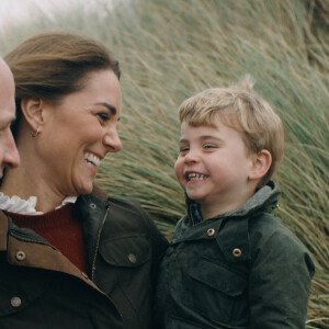 Le prince William, duc de Cambridge, et Catherine (Kate) Middleton, duchesse de Cambridge, avec leur fils le prince Louis de Cambridge - Le Duc et la Duchesse de Cambridge publient une vidéo privée en famille dans le Norfolk et dans leur résidence de Anmer Hall avec leurs 3 enfants pour marquer leur 10 ème anniversaire de mariage.