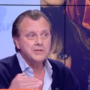 Claude François Jr sur le plateau de "Chez Jordan" (C8).