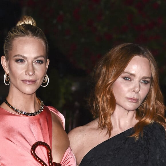 Poppy Delevingne et Stella McCartney au photocall de la soirée Vogue World 2023 lors de la Fashion Week de Londres, Royaume Uni, le 14 septembre 2023. © Action Press/Bestimage 