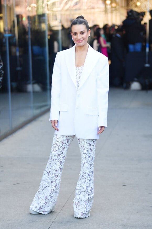 C'est sur Instagram que l'actrice de 37 ans a dévoilé la nouvelle en publiant des clichés de son ventre rebondi 
Lea Michele arrive au défilé de mode prêt-à-porter automne-hiver 2023/2024 "Michael Kors" lors de la fashion week de New York le 15 février 2023. 