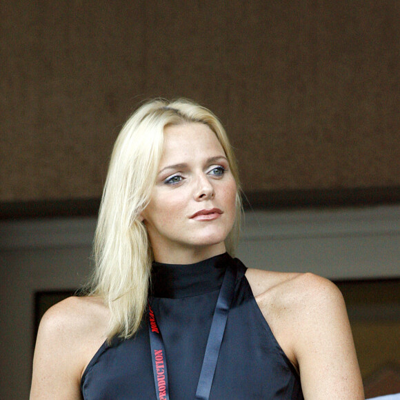 Avant d'adopter les cheveux courts, la nageuse portait les cheveux long. Ici, avec un aspect très nordique dû à la blondeur extrême de sa teinte.
Charlene Wittstock assiste au concert de Muse au Stade Louis II le 12 juillet 2007. Photo by Marco Piovanotto/ABACAPRESS.COM