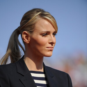 Dans les tribunes du tournoi de tennis de Monte Carlo, le 17 avril 2011, Charlène porte une pony tail qui lui donne un look très sage chic et sport qu'accentue encore sa marinière et son blazer. Photo by Corinne Dubreuil/ABACAPRESS.COM