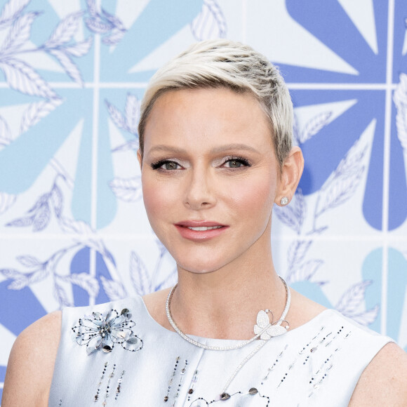 TOP 3
Courte, sophistiquée, cette coiffure avec un effet racine qui crée du relief et apporte de la douceur sublime le visage de Charlène lors du gala de la Croix-Rouge à Monaco le 18 juillet 2022. Photo by David Niviere/ABACAPRESS.COM