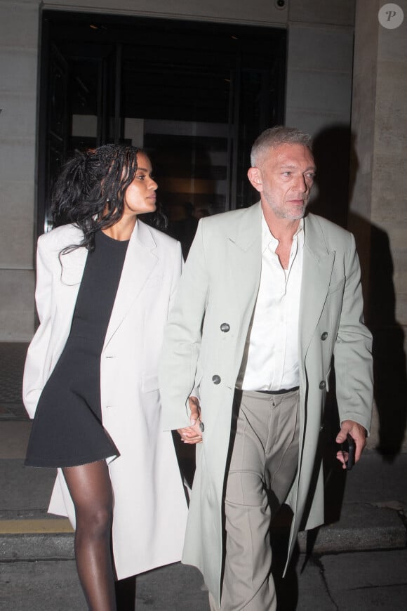 Vincent Cassel et sa compagne Narah Baptista à la sortie d'un dîner à l'hôtel "Costes" lors de la Fashion Week de Paris (PFW), le 18 janvier 2024.