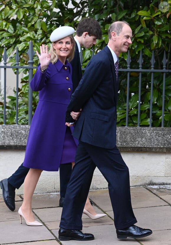 Le duc et la duchesse d'Édimbourg ont de leur côté répondu présents à cette cérémonie
Sophie Rhys-Jones, duchesse d'Edimbourg, le prince Edward, duc d'Edimbourg - Les membres de la famille royale britannique arrivent à la chapelle Saint-George pour assister à la messe de Pâques. Windsor, le 31 mars 2024. 