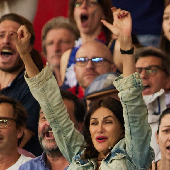 Helena Noguerra dans les tribunes lors du match de Poule A de la Coupe du Monde de Rugby France 2023 entre la France et l'Uruguay (27-12) au stade Pierre-Mauroy à Lille le 14 septembre 2023. © Cyril Moreau-Dominique Jacovides/Bestimage