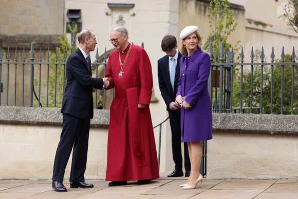 Fils du duc et de la duchesse d'Édimbourg, il est était avec eux lors de la cérémonie où étaient présents le roi Charles.
James Mountbatten-Windsor, Sophie Rhys-Jones, duchesse d'Edimbourg - Les membres de la famille royale britannique arrivent à la chapelle Saint-George pour assister à la messe de Pâques. Windsor, le 31 mars 2024. Photo by Hollie Adams/PA Wire/ABACAPRESS.COM