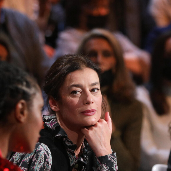 "J'ai dansé pour être une autre version de moi, surement mieux que ce que je suis en vrai. Pour me défier. De 19h30 à 22h30-23 heures, je n'étais plus moi, ça me faisait un shoot, j'étais presque en transe"
Exclusif - Aurélie Dupont - Enregistrement de l'émission "Le grand échiquier" à Paris, présentée par C.Chazal, et diffusée le 20 décembre sur France 3. Le 25 Novembre 2021 © Dominique Jacovides / Bestimage