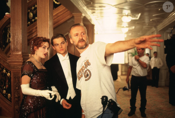 "Parce que, selon moi, un happy end aurait manqué de respect à la tragédie de l'évènement. Pourtant, quand à la fin Rose rêve ou meurt, ils sont réunis."
Images du film "Titanic" de James Cameron.