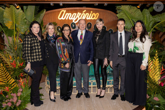 Mélanie-Antoinette de Massy, Camille Gottlieb, la princesse Stéphanie, le prince Albert II de Monaco, la princesse Charlene, Louis Ducruet et sa femme Marie lors de l'inauguration du restaurant Amazonico Monte-Carlo à Monaco le 4 avril 2024. © Olivier Huitel / Pool Monaco / Bestimage 