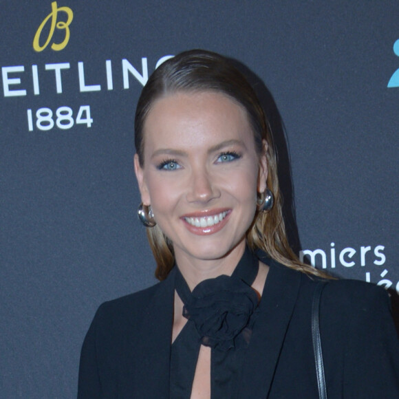 Amandine Petit (Miss France 2021) était particulièrement sexy dans un tailleur noir qui lui allait à ravir.
Amandine Petit (miss France 2021) - Dîner de charité Breitling à la Samaritaine pour l'association "Premiers de Cordée" à Paris le 4 avril 2024. © Rachid Bellak/Bestimage