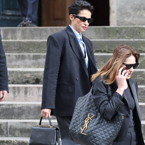 Farida Khelfa et Carla Bruni - Arrivées aux obsèques de Jean-Yves Le Fur en l'église Saint-Roch à Paris, le 6 avril 2024. © Jacovides / Moreau / Bestimage 