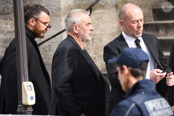 Luc Besson - Arrivées aux obsèques de Jean-Yves Le Fur en l'église Saint-Roch à Paris, le 6 avril 2024. 