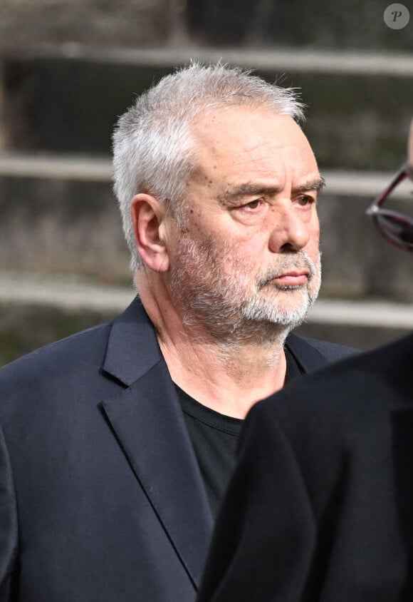 Luc Besson - Arrivées aux obsèques de Jean-Yves Le Fur en l'église Saint-Roch à Paris, le 6 avril 2024. 