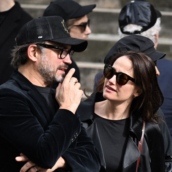 Vincent Pérez - venue avec sa femme Karine Silla ainsi que Marie Gillain ont également fait le déplacement
Vincent Perez, Marie Gillain - Arrivées aux obsèques de Jean-Yves Le Fur en l'église Saint-Roch à Paris, le 6 avril 2024. 