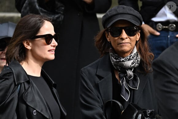 Marie Gillain et Karine Silla - Arrivées aux obsèques de Jean-Yves Le Fur en l'église Saint-Roch à Paris, le 6 avril 2024. 