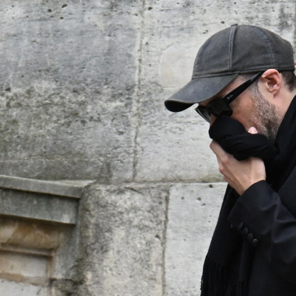 Nicolas Bedos - Sortie des obsèques de Jean-Yves Le Fur en l'église Saint-Roch à Paris, le 6 avril 2024. 