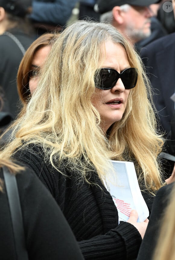 Karen Mulder - Sortie des obsèques de Jean-Yves Le Fur en l'église Saint-Roch à Paris, le 6 avril 2024.  Funeral ceremony for French businessman Jean-Yves Le Fur at Saint Roch Church in Paris, France on April 6, 2024. Jean-Yves Le Fur was a businessman invested in the world of media, died at the age of 59 due to pancreatic cancer. He was former fiance of Princess Stephanie of Monaco and has a son, Diego with French actress and director Maiwenn, and was K.Moss’s godfather at her wedding to J.Hince. 