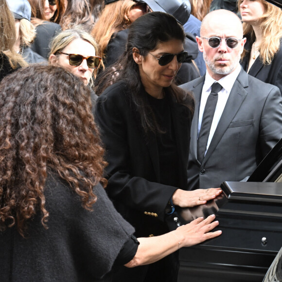 Hoda Roche - Sortie des obsèques de Jean-Yves Le Fur en l'église Saint-Roch à Paris, le 6 avril 2024.  Funeral ceremony for French businessman Jean-Yves Le Fur at Saint Roch Church in Paris, France on April 6, 2024. Jean-Yves Le Fur was a businessman invested in the world of media, died at the age of 59 due to pancreatic cancer. He was former fiance of Princess Stephanie of Monaco and has a son, Diego with French actress and director Maiwenn, and was K.Moss’s godfather at her wedding to J.Hince. 