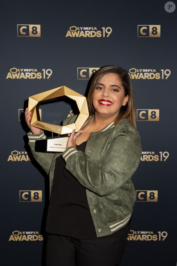 Exclusif - Inès Reg (révélation humour de l'année) dans la press room de la 1ère édition des "Olympia Awards", cérémonie récompensant des artistes de la musique et de l'humour, présentée par A. de Caunes à l'Olympia. Paris, le 11 décembre 2019. © Tribeca-Gorassini/Bestimage 