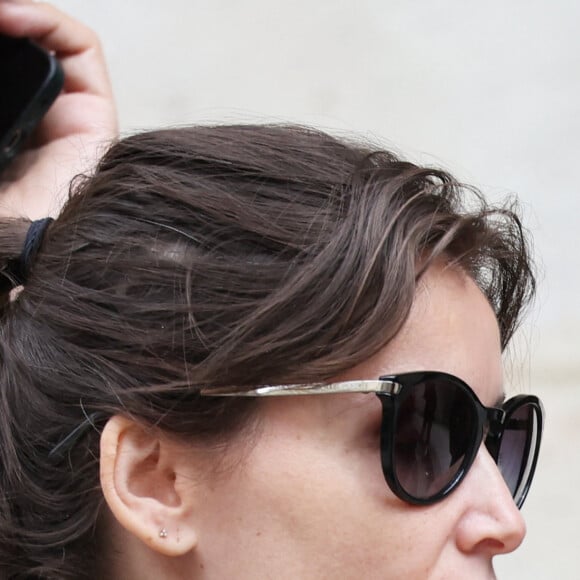 Laetitia Casta - Sortie des obsèques de Jean-Yves Le Fur en l'église Saint-Roch à Paris, le 6 avril 2024. © Jacovides / Moreau / Bestimage 