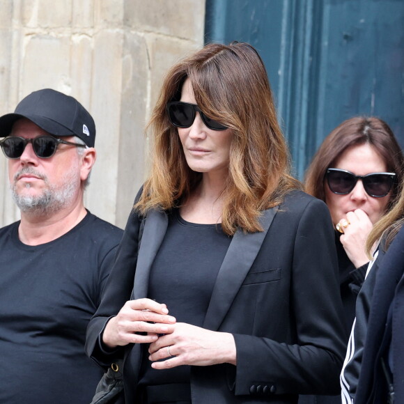 Carla Bruni - Sortie des obsèques de Jean-Yves Le Fur en l'église Saint-Roch à Paris, le 6 avril 2024. © Jacovides / Moreau / Bestimage 