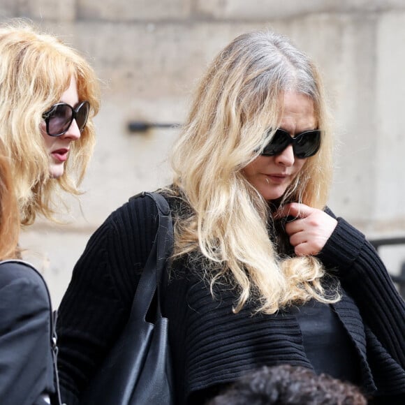 Karen Mulder et sa fille Anna - Sortie des obsèques de Jean-Yves Le Fur en l'église Saint-Roch à Paris, le 6 avril 2024. © Jacovides / Moreau / Bestimage 